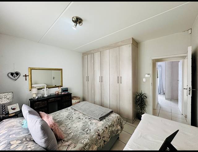 2 BEDROOM TOWNHOUSE FOR SALE IN ALBEMARLE